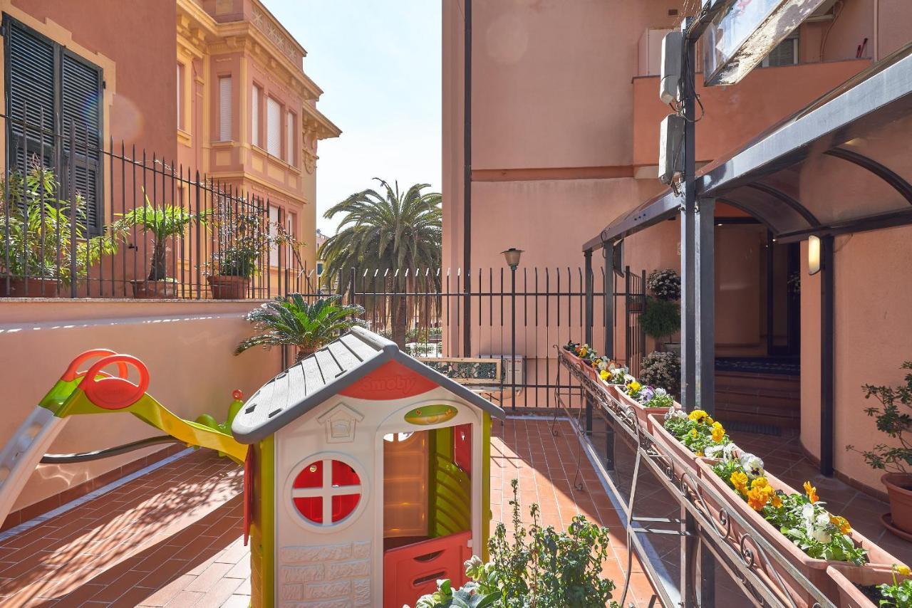 Albergo Natalina Finale Ligure Eksteriør billede