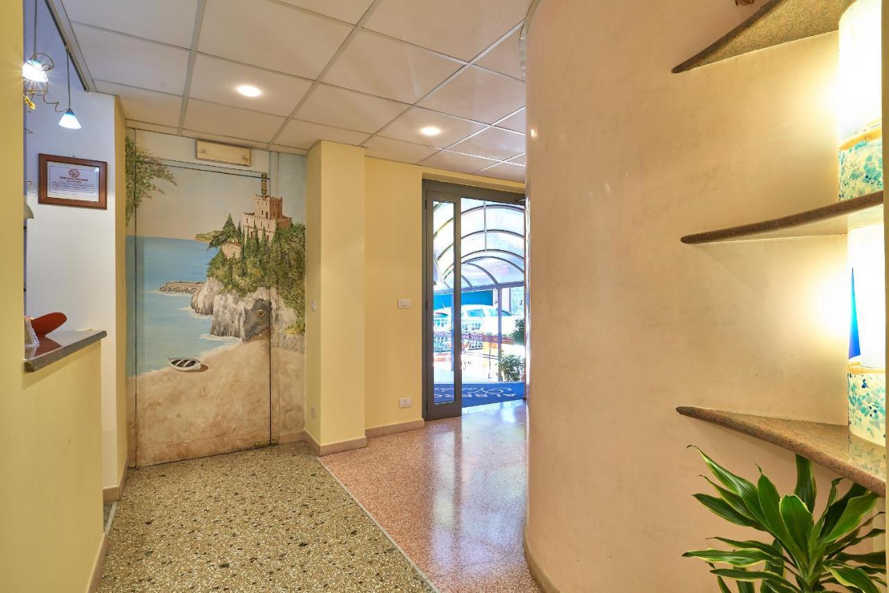 Albergo Natalina Finale Ligure Eksteriør billede