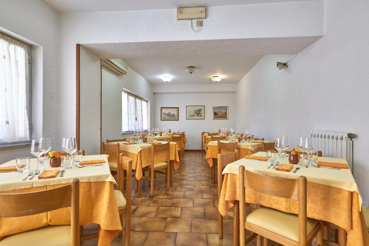 Albergo Natalina Finale Ligure Eksteriør billede
