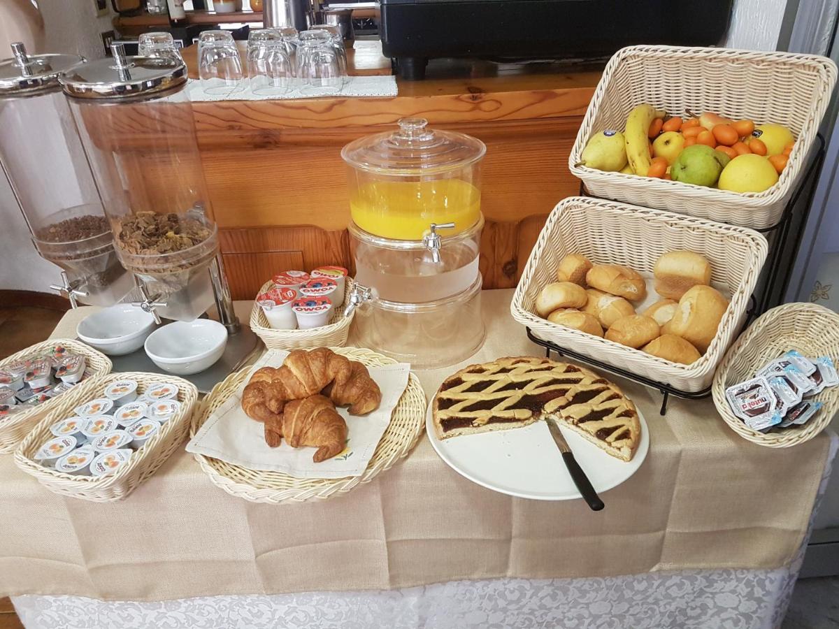 Albergo Natalina Finale Ligure Eksteriør billede